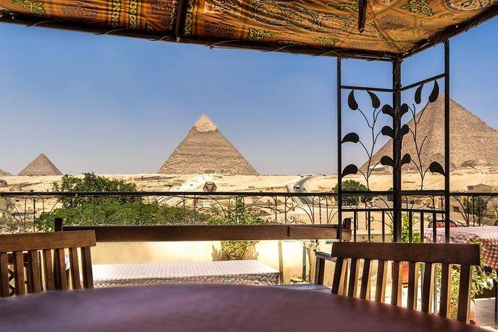 Great Pyramid Inn Lunch With Pyramids View