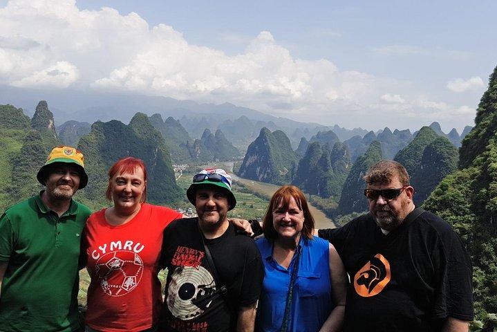 1-Day Guilin Tour to Reed Flute Cave, Xianggong Hill, Bamboo Boat and Night Show