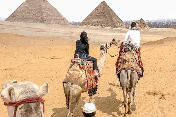 Private tour at Giza Pyramids by Camel