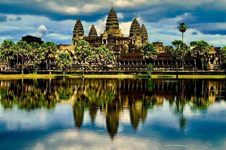Private full day Angkor Small tour by Lexus