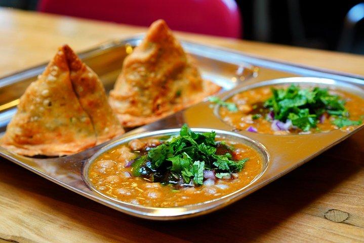 Delhi: Street Food Crawl (2 Hours Guided Food Tasting Tour)