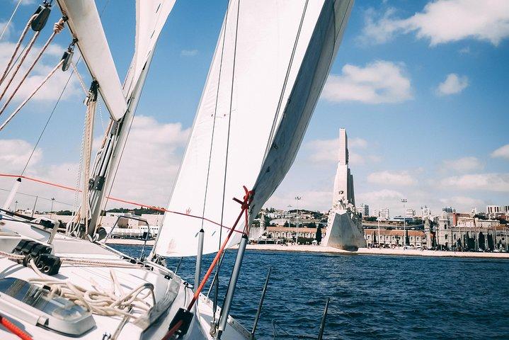 2h Private Group - Exclusive Boat Tour with Local Sailors