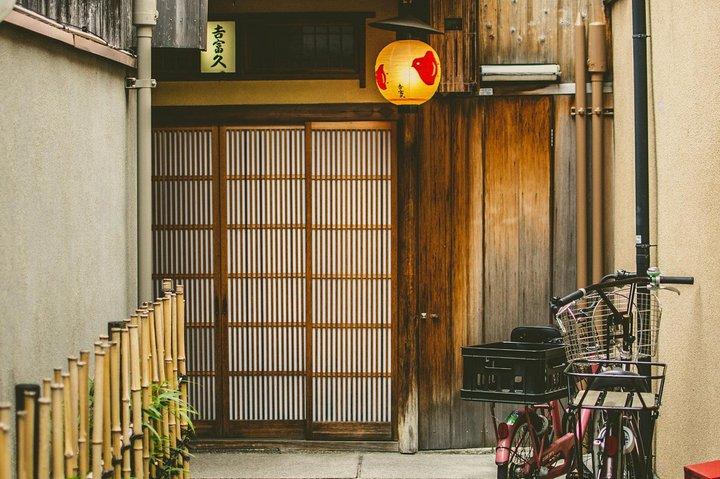 Kyoto Gion Cultural Walk & Geisha Show with Dining Options