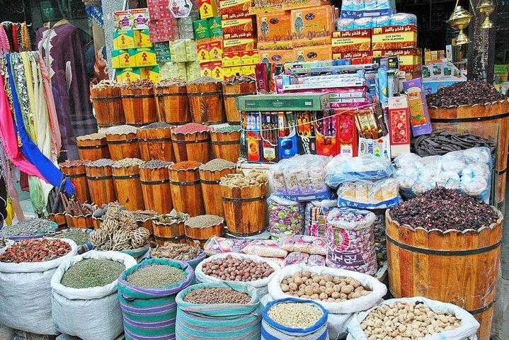 Private Half-Day Tour: Explore a Local Cairo Market and Neighborhood