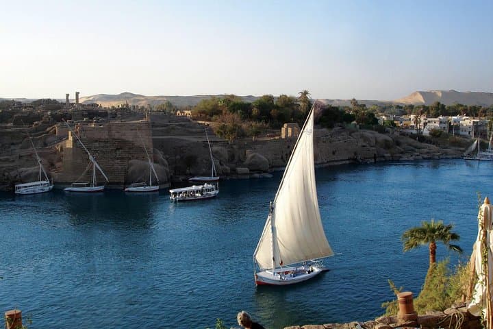Cairo layover Tour to Giza Pyramids and Felucca Ride on Nile from Cairo airport