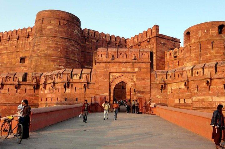 Affordable transfer from Agra to Jaipur via Fatehpur Sikri