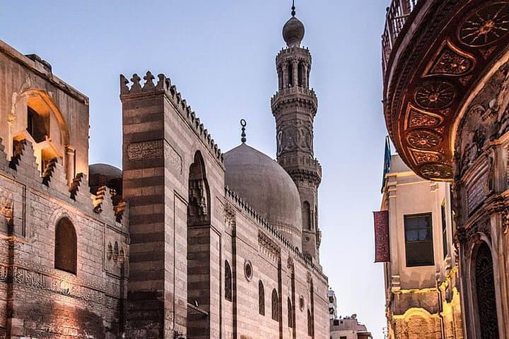 Cairo guide on site Tours visit old mosques & Islamic Cairo