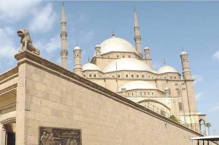 Cairo guide on site Tours visit old mosques & Islamic Cairo