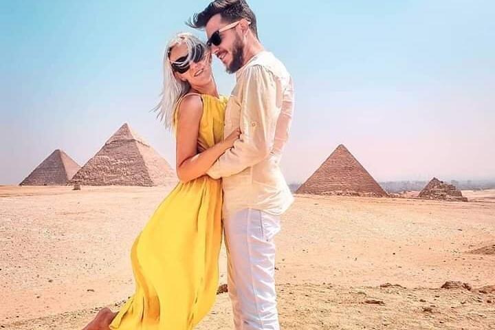 Giza Pyramids, Sakkara and Memphis City Tour