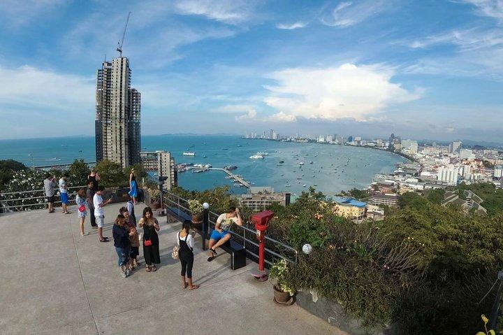 Pattaya Highlights: Floating Market & Iconic Landmarks