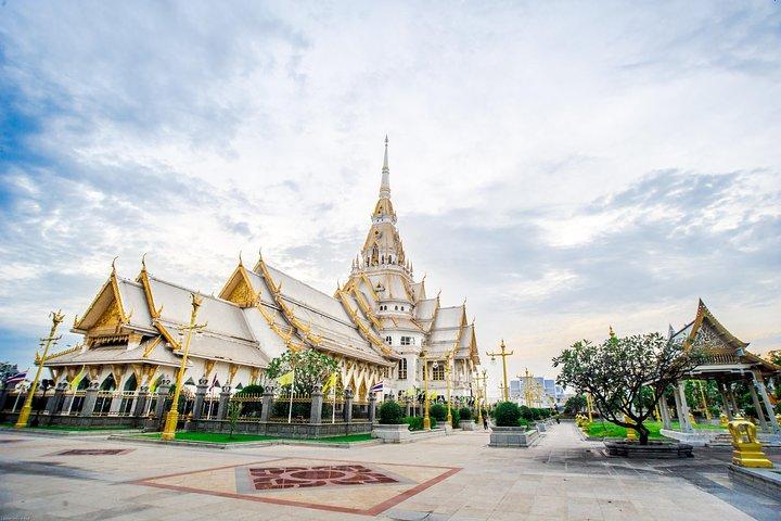 Chachoengsao One Day Trip from Bangkok : Historic Market & Temple