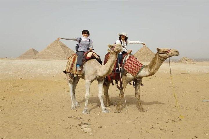 Day Tour to Giza Pyramids and Nile River