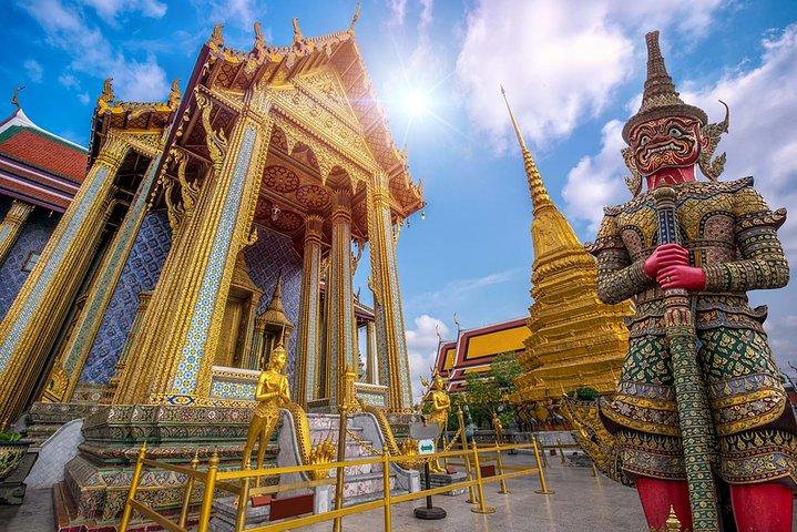 Bangkok's Landmarks Tour : GrandPalace WatTraimit WatPho WatArun