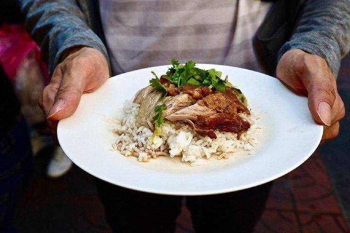 Bangkok Private Walking Food Tour with 10+ Tastings in Chinatown