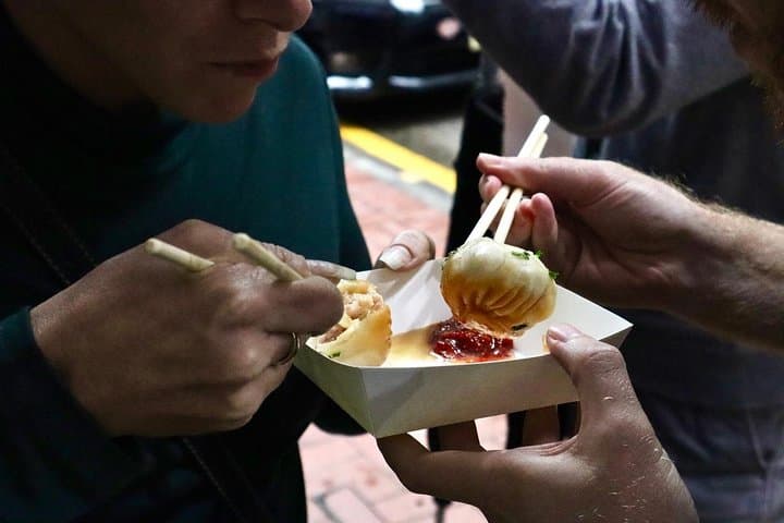 Private Hong Kong's Hidden Eats Food Tour with 7+ Local Tastings