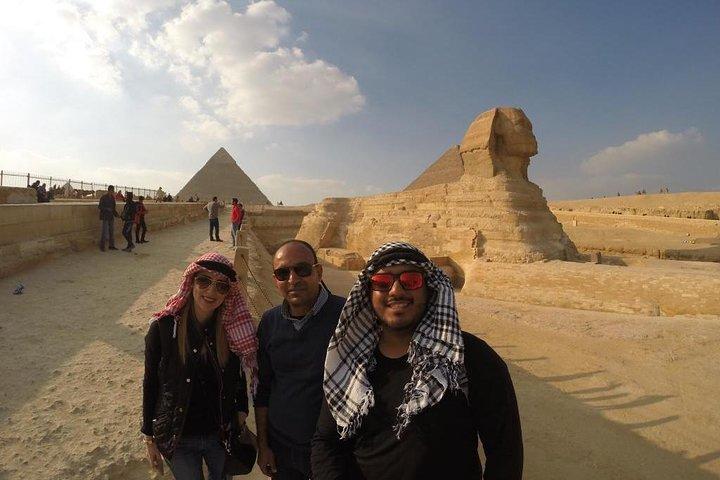 Private Day Tour: Giza Pyramids, Sphinx, Saqqara & Memphis