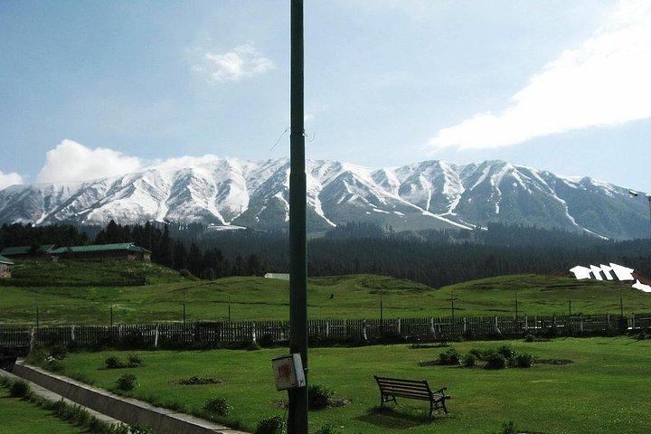 Trip to Beautiful Gulmarg from Srinagar City.