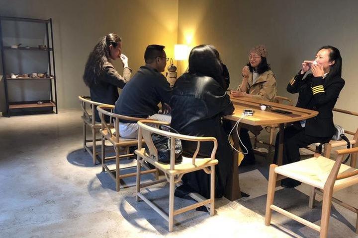 Quiet Huotong Tour Enjoy Delicious Peking duck in Hutong & Tea-tasting in Hutong