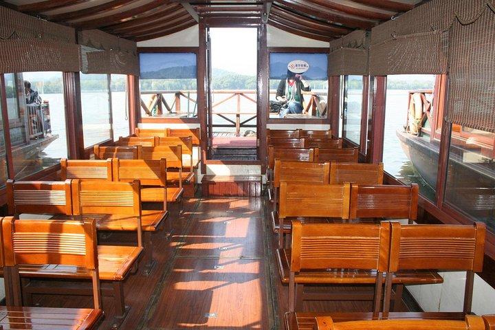 Private Hangzhou Day Tour to West Lake, Lingyin Temple, Tea Village, Old Pagoda