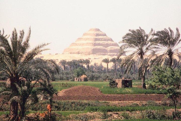 Private Day Tour to Giza and Saqqara with Guide