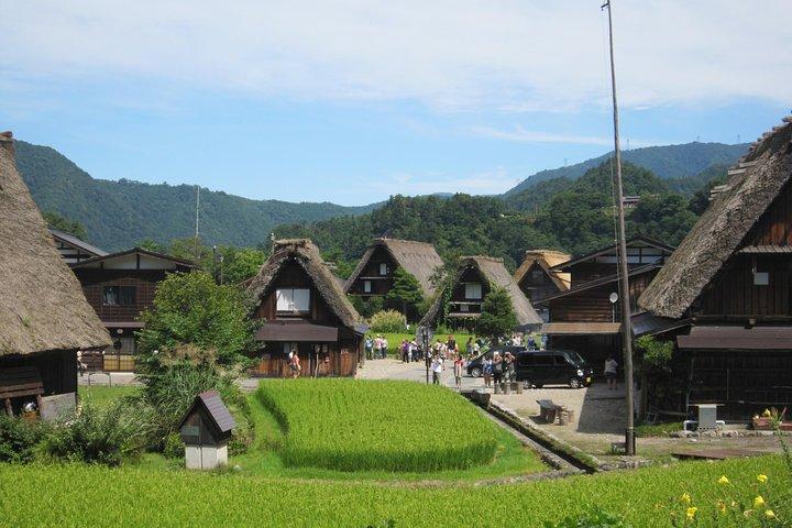[One-day bus tour departing from Kanazawa Station] Shirakawa-go and Gokayama - Two World Heritage Villages Enjoyable Bus Tour