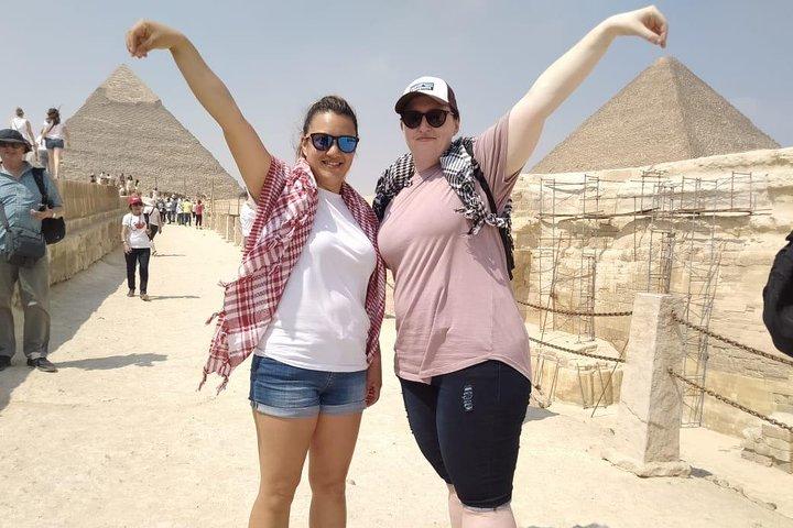 Private Half-Day Tour to the Giza Pyramids with Lunch from Cairo/Giza