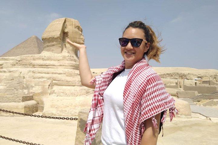 private tour in Giza pyramids & Egyptian museum with female guide