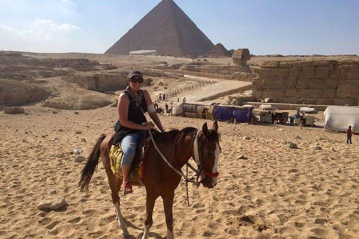 4-hours Private Tour Giza Pyramids ,Sphinx ,Valley Temple Camel Ride and Lunch