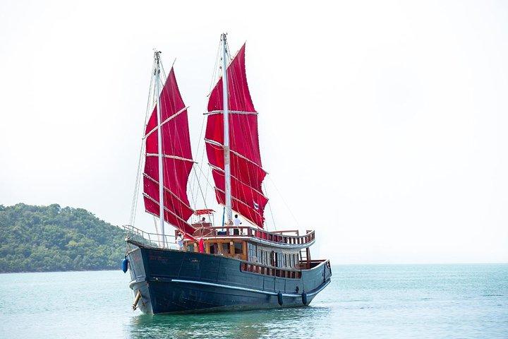 Full-Day Cruise to Angthong Marine Park by famous "The Red Baron"
