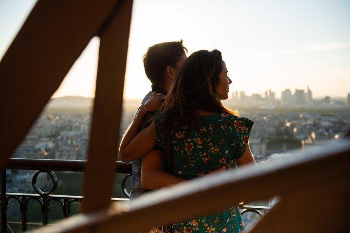 Eiffel Tower Dinner Experience and Sightseeing Seine River Cruise