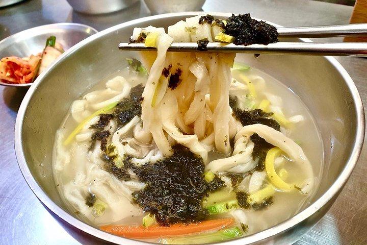 Private Downtown Seoul Food & Market Tour with 8+ Tastings