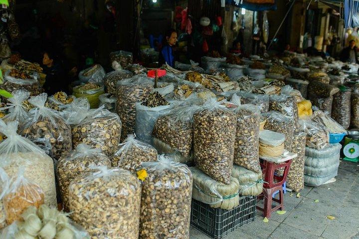 Hanoi Walking Foodie Tour by night