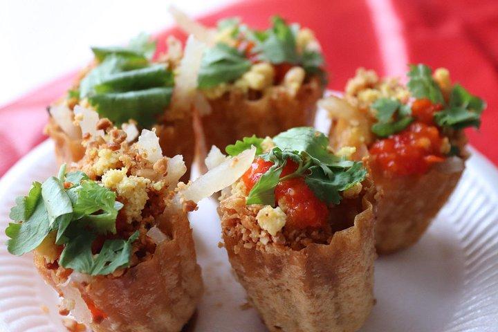 Singapore Chinatown Market Private Food Tour with 7 Food Tastings
