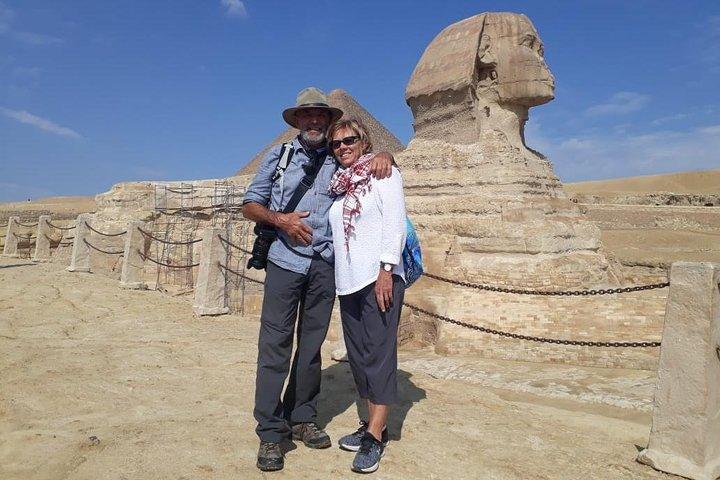 Best Full-Day Tour to Giza Pyramids Egyptian Museum and Bazaar
