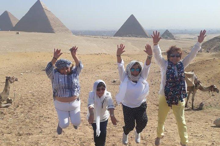Best Full-Day Tour to Giza Pyramids Egyptian Museum and Bazaar