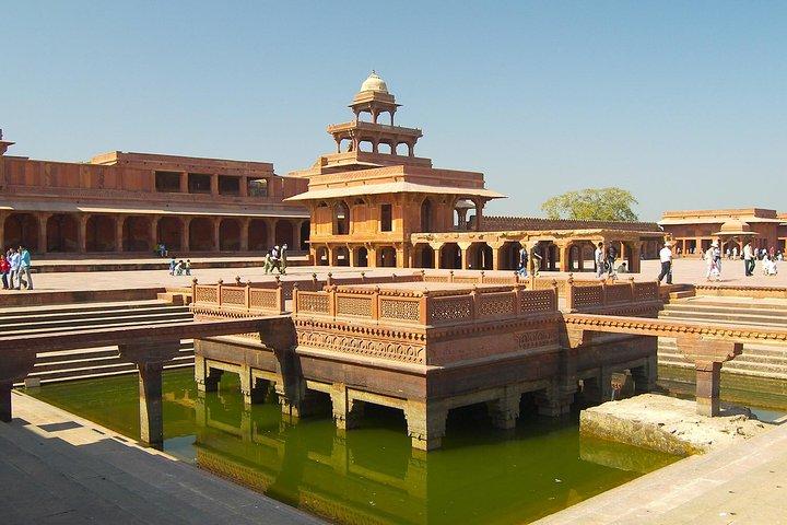 Affordable transfer from Agra to Jaipur via Fatehpur Sikri