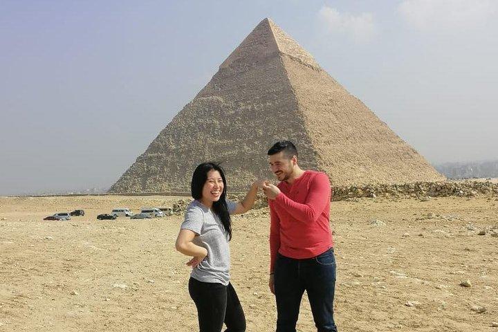 Best guided Tour to Giza Pyramids, GEM and Bazaar