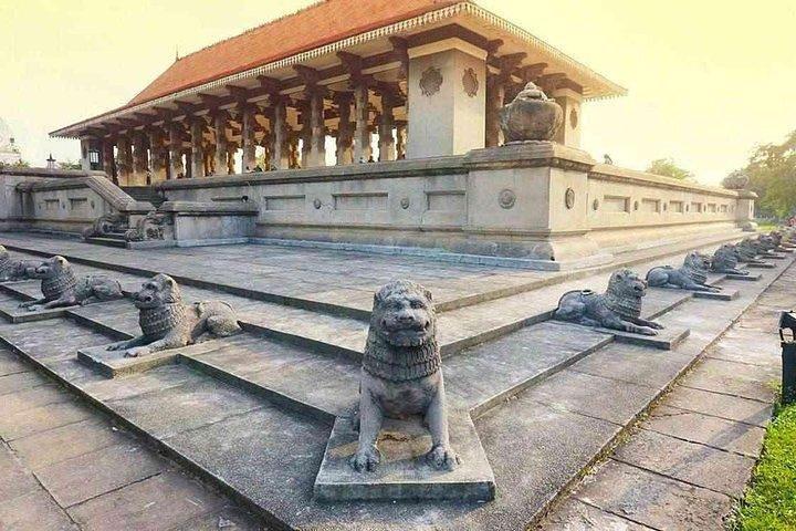 Shore Excursion to Colombo City Tour & Kelaniya Temple for 2 People