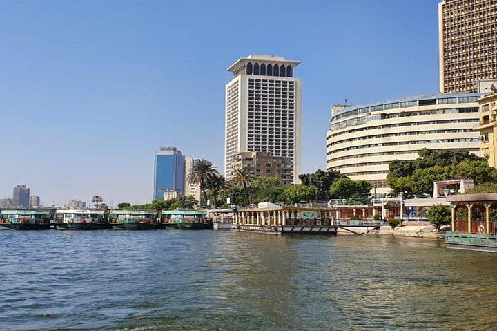 Day Tour to Giza Pyramids and Nile River