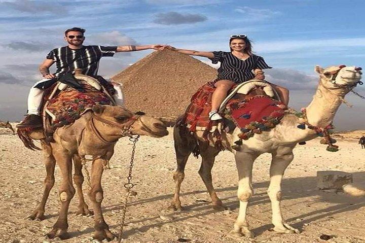 Day Tour to Giza Pyramids and Nile River