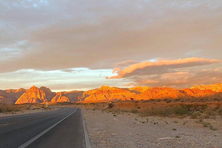 Sunrise Red Rock Canyon Self-Guided Electric Bike Tour with Hotel Pick-up