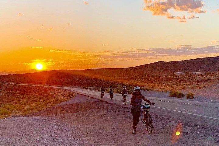 Sunrise Red Rock Canyon Self-Guided Electric Bike Tour with Hotel Pick-up