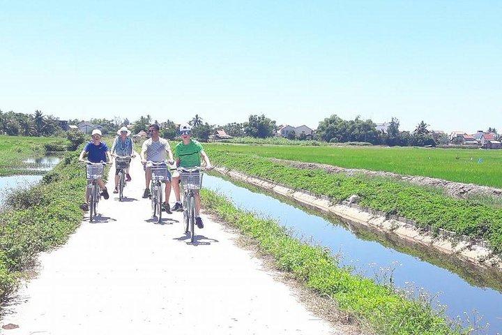 Hoi An Countryside Biking Tour(Vegetable village -basket boat - fishing village)