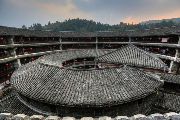 Tour Guide and Car: Private Day Tour to Tianluokeng Tulou and Hongkeng Tulou