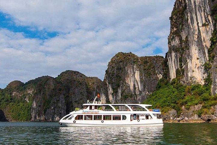 Private Transfer On Expressway & Join Deluxe Cruise in Halong Bay