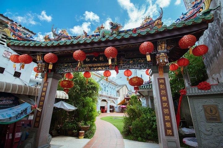 Phuket Private Local Guide Customized Sightseeing Tour (8 hrs)