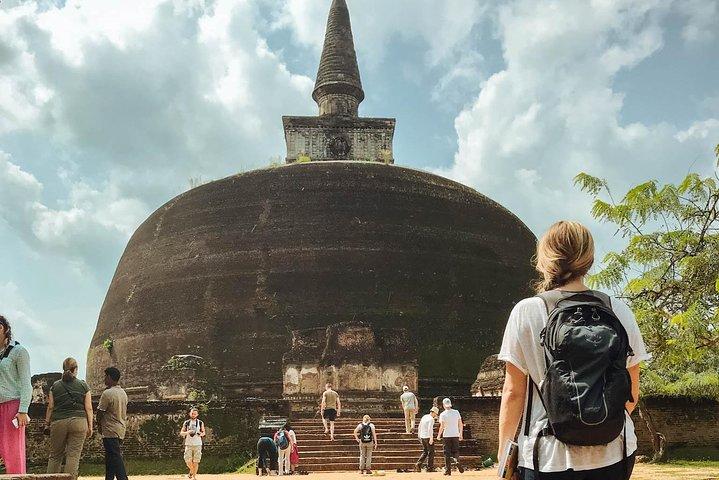 Private Departure Transfer : Polonnaruwa Hotels to Airport (CMB)