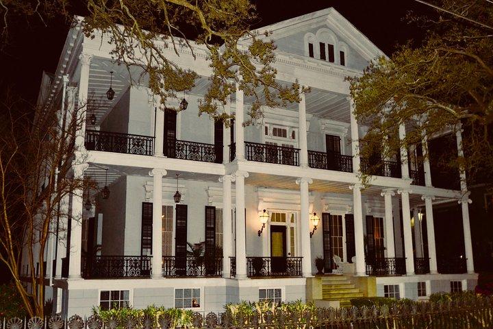 NOLA Garden District and Gates of Lafayette Cemetery Tour