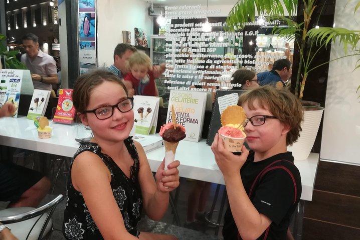 Rome Night Tour for Kids & Families With Gelato Pizza & Must-See Sites Lit Up