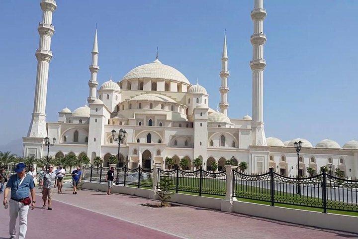 Five Emirates Full Day Tour from Dubai with Hotel Transfers